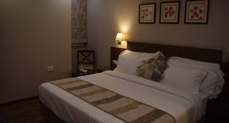 De Bougainvilla, Varanasi 3